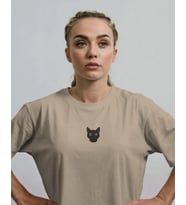Kadın Siyah Kedi Baskılı Oversize Tişört – Minimal Black Cat Tasarım