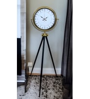 Gold 24 Saat Göstergeli Özel Tasarım Tripod Ayaklı Saat (Standart)