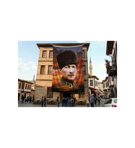Üniformalı Kalpaklı Gazi Mustafa Kemal Atatürk Poster Bayrak Premium Raşel Kumaş ATA20