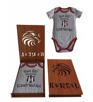 Beşiktaş Bebek Kısa Kol Body Gri Yazı ve Logo Detaylı Ahşap Kutulu