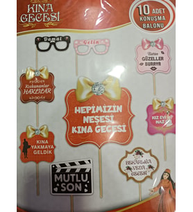 10 Ad Kına Gecesi Için Konuşma Balonları Çubuğu Elde Tutulan Yazı