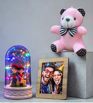 Kişiye Özel Hediye Renkli Led Işıklı Oturan Çiftli Fanus, Fotoğraf ve Peluş Anahtarlık