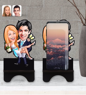 BK Gift Kişiye Özel Evleniyoruz Karikatürlü Ahşap Biblo Telefon Standı-4