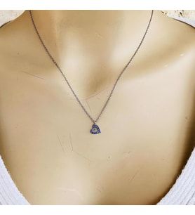 Kalp Siyah Taşlı Minimal Kolye (Karışık)