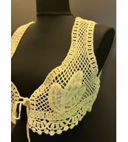 TRİKO NAKIŞ İŞLEME CROP DESENLİ EKRU YELEK STANDART BEDEN