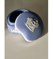 Antika Wedgwood Jasperware Mitolojik Desenli Bisküvi Porselen Dekoratif Mücevher Kutusu/Trinket Box (Mavi)