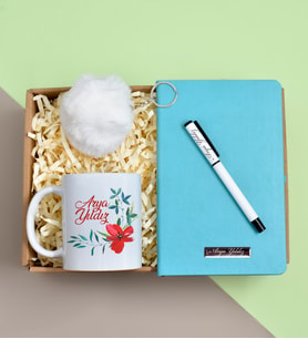 Kişiye Özel Beyaz Roller Kalem& Turkuaz Renkli Defter& Baskılı Kupa& Peluş Ponpon Anahtarlık Hediye Seti