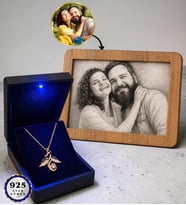 Kişiye Özel Karakalem Fotoğraf ve 925 Ayar Gümüş Rose Sevgi Meleği Kolyesi 100 Dilde Seni Seviyorum