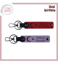 Kişiye Özel Yazılabilir Deri Anahtarlık x2, Ay Yıldız Temalı Şık Hediye Seti, Kırmızı-Mor