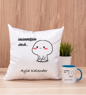 Kişiye Özel İncinmişsin Dedi Tasarım Esprili Kare Yastık ve Mavi Kupa