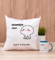 Kişiye Özel İncinmişsin Dedi Tasarım Esprili Kare Yastık ve Mavi Kupa