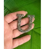 5X5 CM ÜTÜ İLE YAPIŞAN TAŞLI U HARFİ ARMA
