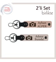 Her Deklanşör Bir Sevgiye Değsin, Kamera Temalı, İsme Yazılı 2’li Anahtarlık, Yavru Ağzı-Pudra
