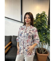  Kadın Ekru Kaçık Yaka Çiçek Desenli Gömlek/Bluz 