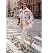 Pembe Babs Elyaf Dolgulu Resimli Kol Yaka ucu ve Cep Kuzu Kürkü Fermuarlı Kadın Kumaş Kaban