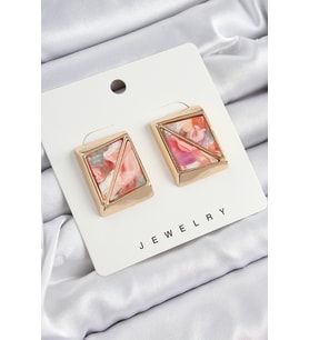 Pirinç Pembe Üçgen Kesim Detaylı Kare Model Vintage Gold Renk Kadın Küpe (Altın)