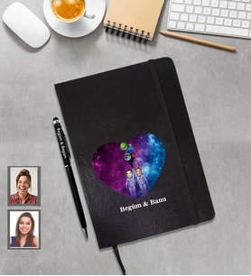 Kişiye Özel Uzay Arkadaş Karikatürlü Siyah Defter Touchpen Kalem Hediye Seti Model  -1