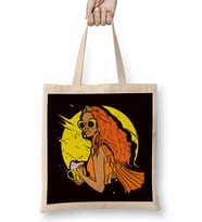Redhead Girl Drinking Beer Ginger Irish Red Orange Haired Bez Çanta Uzun Saplı