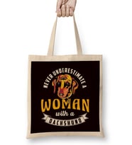 Never Underestimate Woman With Dachshund Pet Bez Çanta Uzun Saplı