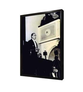 Atatürk Mecliste Konuşma Yaparken Çerçeveli Mdf Tablo