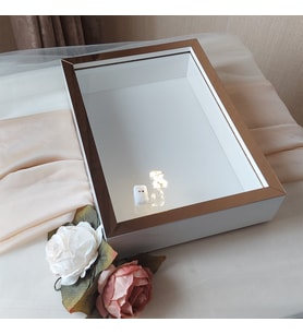 25X35 BEYAZ-BRONZ LEDLİ DERİN ANI ÇERÇEVESİ- NİŞAN SÖZ GÜLLERİNİZ İÇİN ÇERÇEVELER