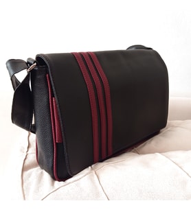KALİTELİ SUNİ DERİ UNİSEX ASKILI OMUZ ÇANTASI EVRAK ÇANTASI POSTACI ÇANTASI 35X25X8 SİYAH BORDO