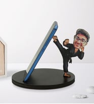 BK Gift Kişiye Özel Karikatürlü Karateci Ahşap Biblo Telefon Standı -1