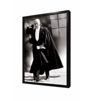 Tablosan Smokinli Atatürk Çerçeveli Cam Tablo