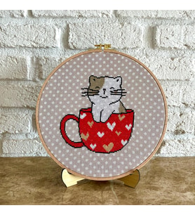 Seretamin Handmade Fincan İçinde Sevimli Kedi Kanaviçe Nakışlı Duvar Süsü