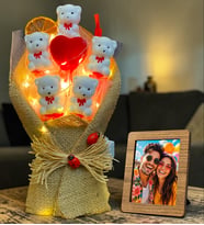 Kişiye Özel Ahşap Fotoğraflı Çerçeve & Led Işıklı Ayıcık Buketi Romantik Hediye