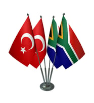 Masa Üstü Güney Afrika Bayrağı Türk Bayrağı Dörtlü Krom Direk Masa Bayrak Seti