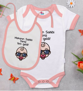 BK Kids Kişiye Özel Mekanın Sahibi Yeni Geldi Tasarımlı Pembe Bebek Body Zıbın ve Mama Önlüğü Hediye Seti