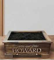 BK Gift Kişiye Özel Ahşap Kabartmalı Aile İsimli Tarihli Saksı, Özel Ahşap Saksı, Ev Dekorasyonu, Bahçe Dekoru, Ahşap Zanaat Saksı-1