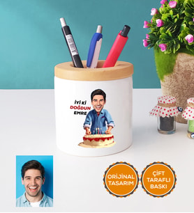 Kişiye Özel Karikatürlü Doğum Günü Hediyesi Kalemlik Erkek Sevgiliye Babaya Abiye Doğum Günü Hediyesi (Beyaz)