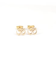 Kişiye Özel 925 Ayar Gümüş Om Model Küpe (Gold)