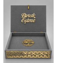 Kişiye Özel Kadife Kaplı Kutulu Kur’an-ı Kerim ve İnci Tesbih Seti – Şık ve Özel Tasarım