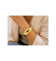 GENİŞ BAKLAVA DESENLİ, GOLD RENK, MODERN VE ŞIK KELEPÇE, BİLEZİK ACR9816