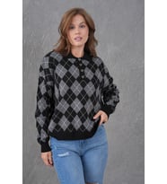 Kadın Polo Yaka Yarım Pat Düğme Detay Desenli Oversize Triko Kazak (Siyah)