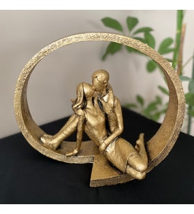 Çember İçinde Romantik Sevgili Çift