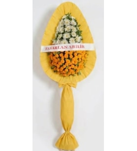 Beyaz Gerbera ve Turuncu Cinya ile Tek Katlı Tasarlanabilir Çelenk