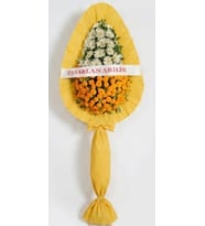 Beyaz Gerbera ve Turuncu Cinya ile Tek Katlı Tasarlanabilir Çelenk