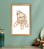 BK Gift Kişiye Özel Renkli Baba ve Çocuklar El Tasarımlı Ahşap Çerçeveli Tablo-3 40x25cm, Babaya Hediye, Yeni Doğum Hediyesi
