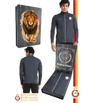Galatasaray Orijinal Lisanslı Dik Yaka Fermuarlı Antrasit Sweat Gs Aslan Baskılı Hediyelik Ahşap Kutulu (Gri)