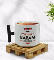 BK Gift Kişiye Özel Yakışıklı Babam Tasarımlı Siyah T Kulplu Middle Kupa Bardak - Model 3