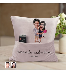 BK Gift Kişiye Özel Sevgililer Karikatür Tasarımlı Organizer Kumanda ve Atıştırmalık Cepli Pembe Kırlent Yastık-108 Arkadaşa Hediye, Cepli Yastık