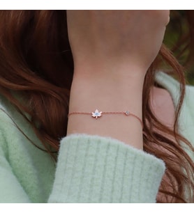 Yaprak Figürlü Zirkon Taşlı Mine İşli Rose Gold Kaplama Gümüş Bileklik