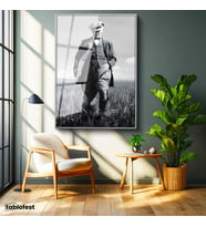 Gümüş Renk Metal Çerçeveli Tamperli Cam Tablo Atatürk Kasketli Tarla Pozu Atatürk Tablosu Duvar Dekoru