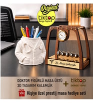 Kişiye Özel Ahşap El yapımı Doktor Hediyesi Newton Denge Topu +Doktor Figürlü Masa Üstü 3D Tasarım Kalemlik 2' li Hediye Seti