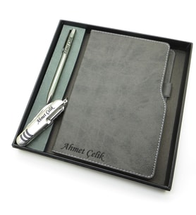 Signator® Codex  N165 Kişiye Özel Defterli Set - İsme Özel Gri Kalem + İsme Özel Gri Defter + İsme Özel Gümüş Çakı  İsme Özel Kutusunda Hediyelik Set (Karışık)