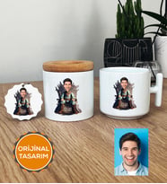 Kişiye Özel Karikatürlü Doğum Günü Hediyesi Hediye Seti T Kupa, Kalemlik, Anahtarlık Babaya Abiye Erkek Sevgiliye Hediye (Beyaz)